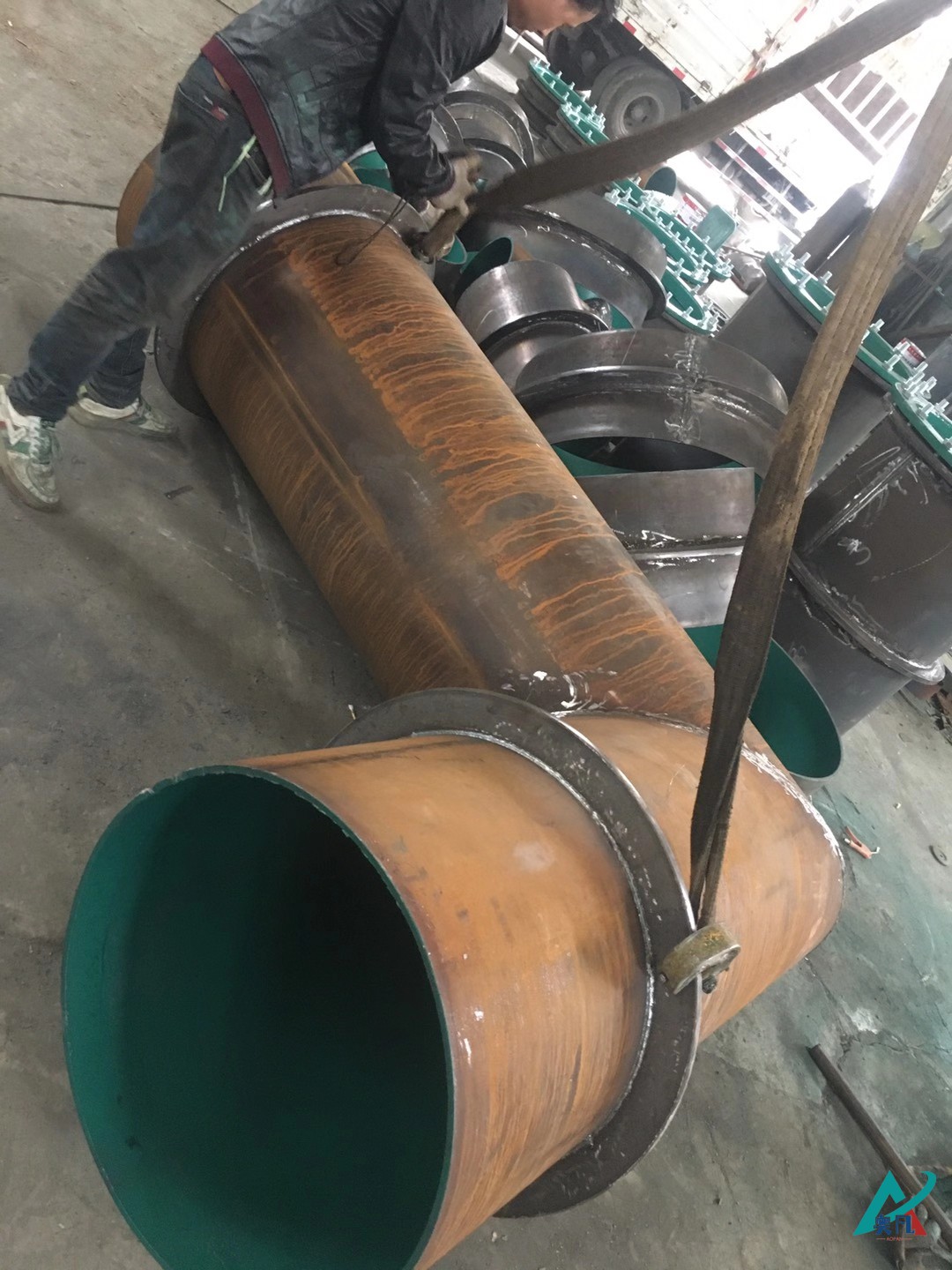 異形定製套管.jpg