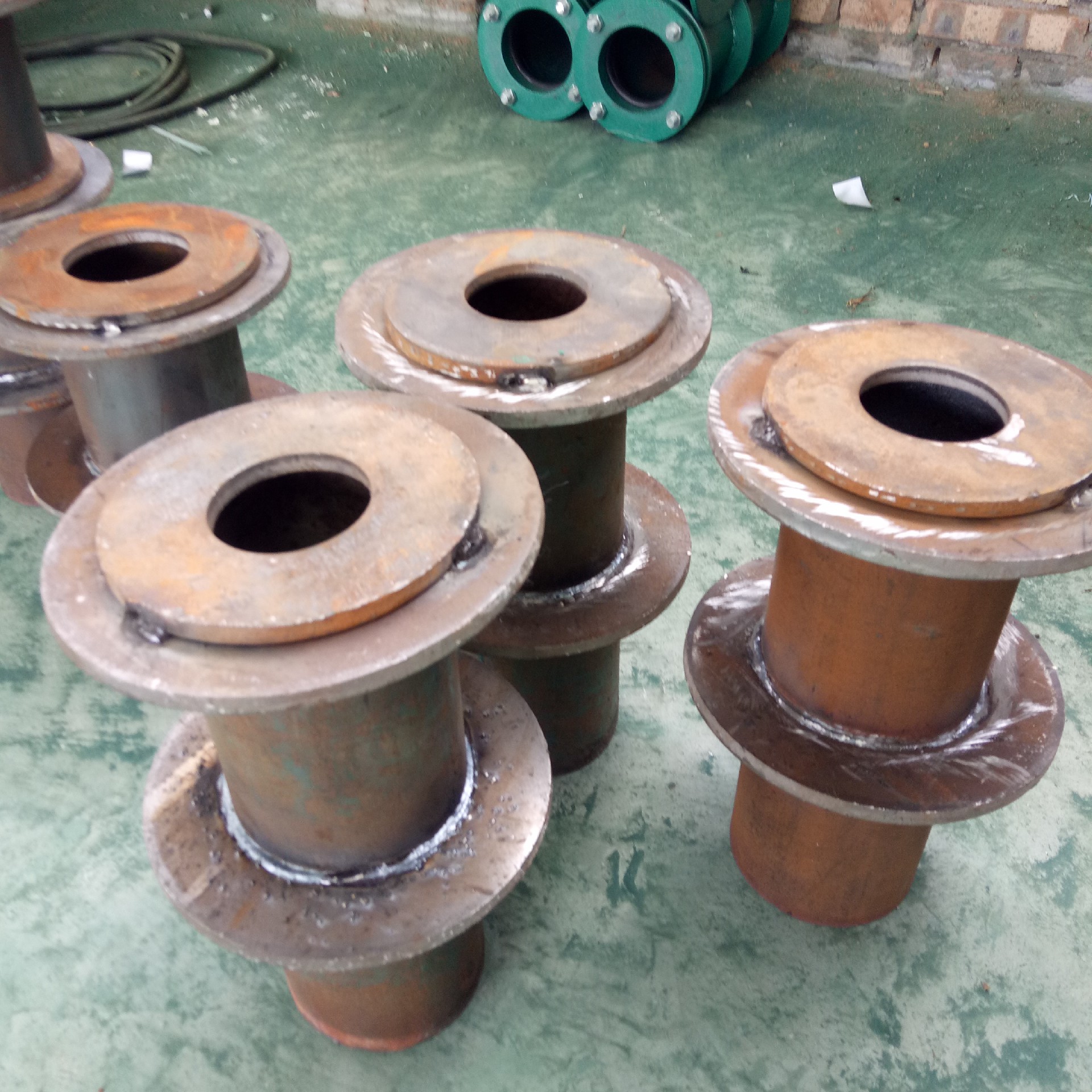 防空洞裏預留給水套管圖片